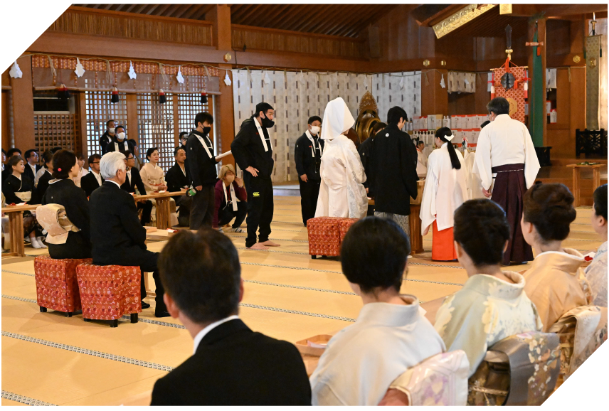 卓と明美の結婚式を撮影