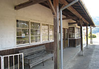 川平駅の駅舎