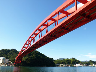 真っ赤な西郷大橋