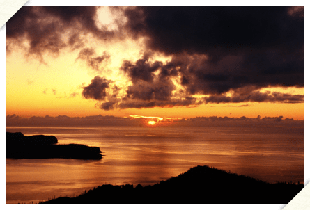 知夫里島の海に沈む夕日