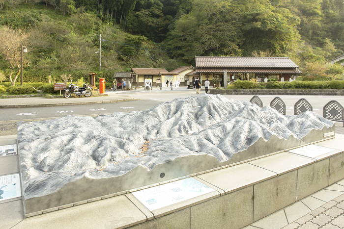 銀山公園のジオラマと観光案内所