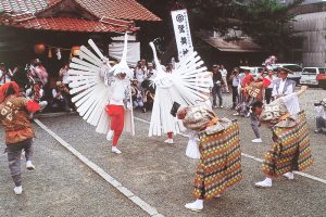 重要無形文化財に指定される津和野弥栄神社の鷺舞