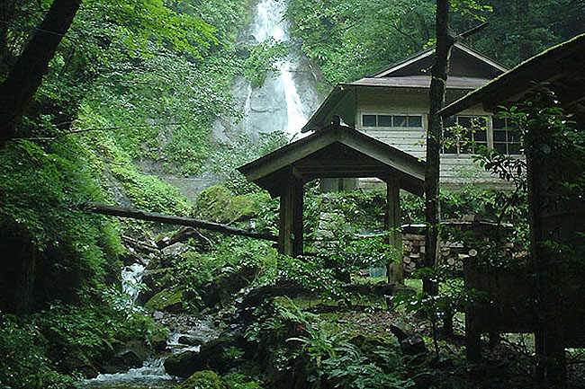 壇鏡の滝湧水