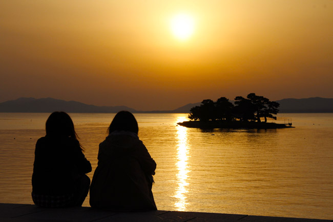 夕日だけじゃない！朝と夜、２つの顔をもつ宍道湖の魅力
