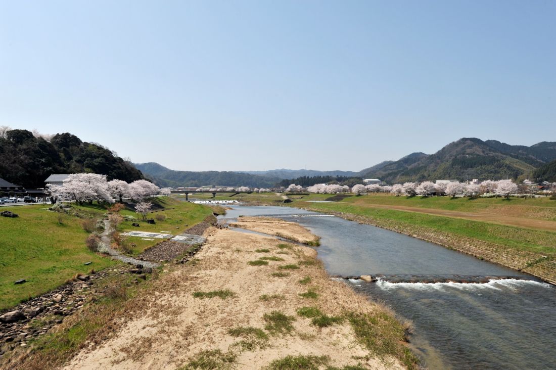 飯梨川
