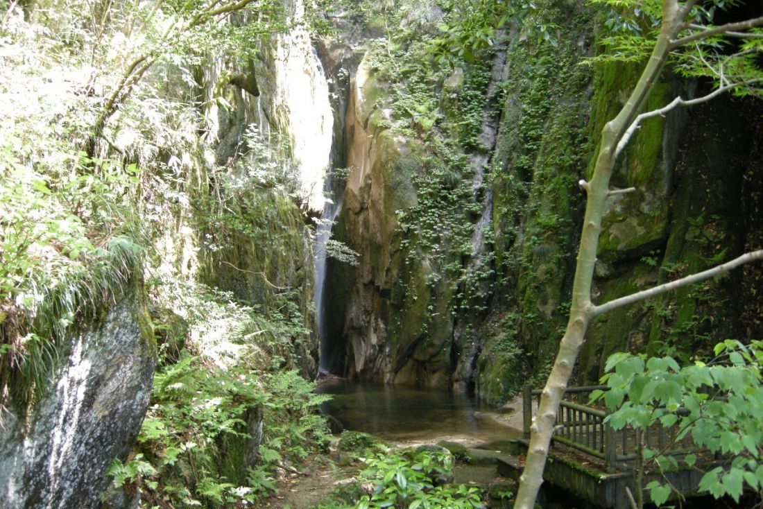 玉峰山の滝群