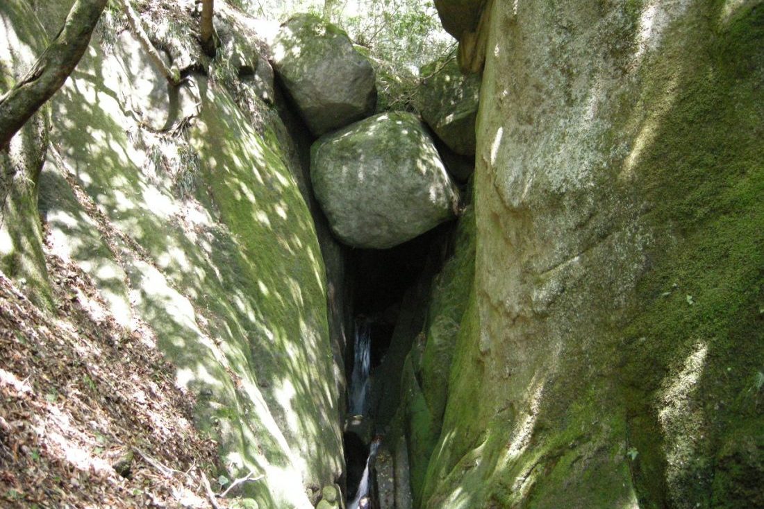玉峰山の滝群