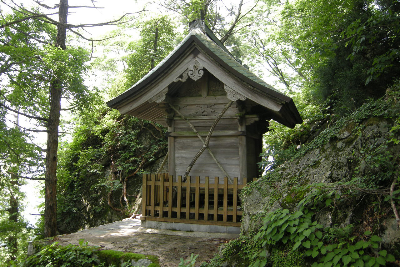 琴弾山神社
