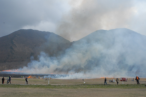 三瓶山西の原火入れ