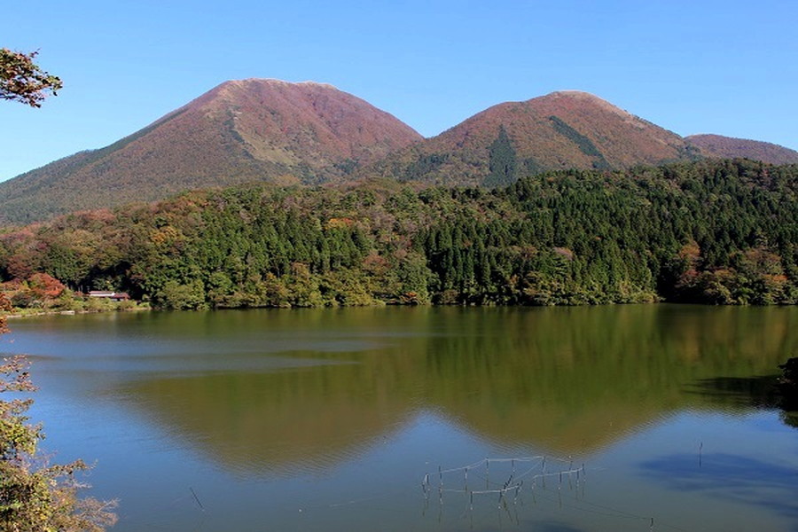 三瓶山紅葉