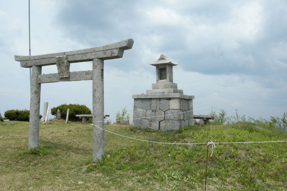 天叢雲の剣出顕の碑