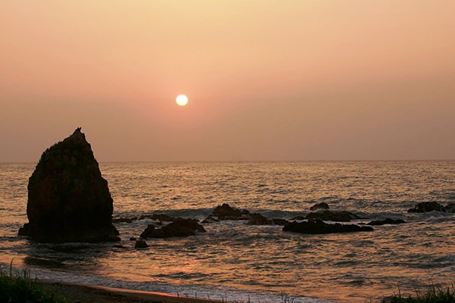 持石海岸（三里ヶ浜）