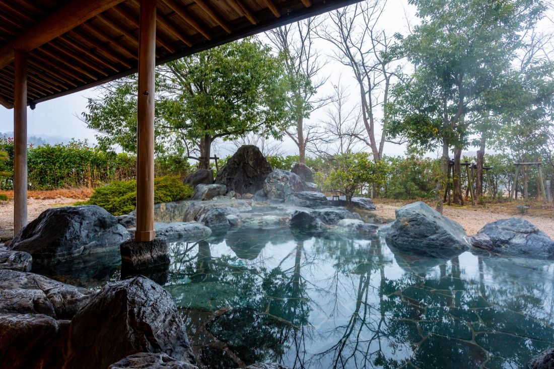 亀嵩温泉　玉峰山荘