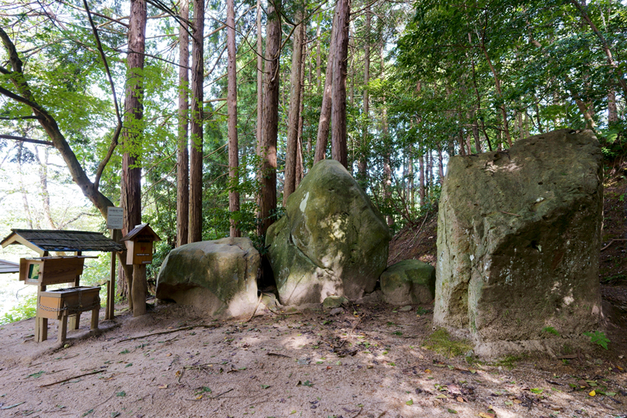 黄泉比良坂（よもつひらさか）