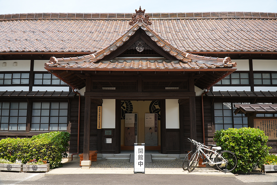 益田市立歴史文化交流館「れきしーな」（旧益田市立歴史民俗資料館）