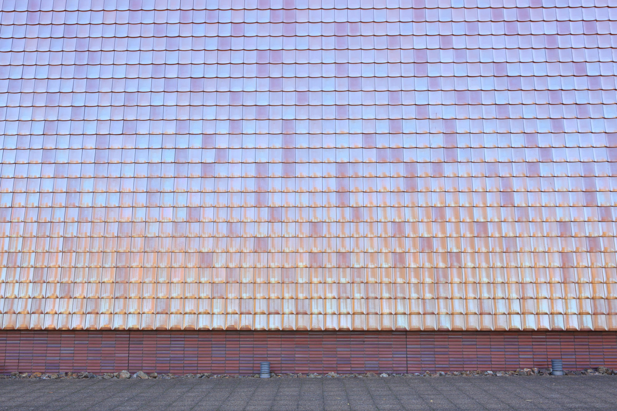 島根縣藝術文化中心　格蘭特華 石州瓦被用於屋頂和牆面！