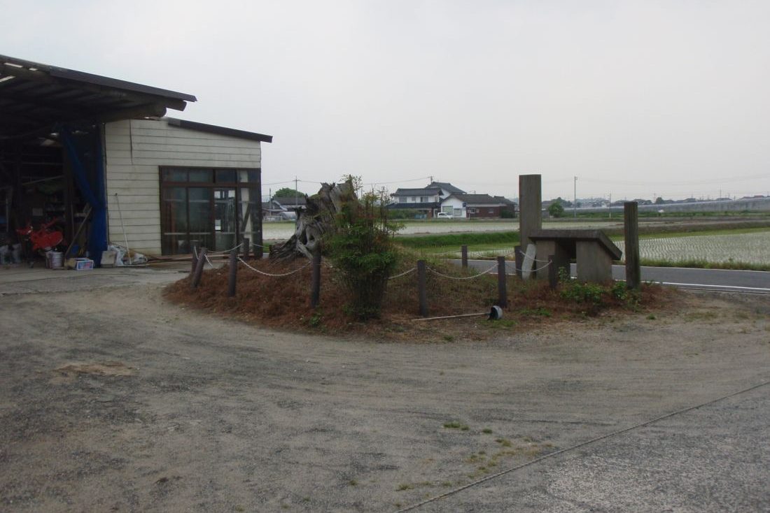 出西・伊波野一里塚