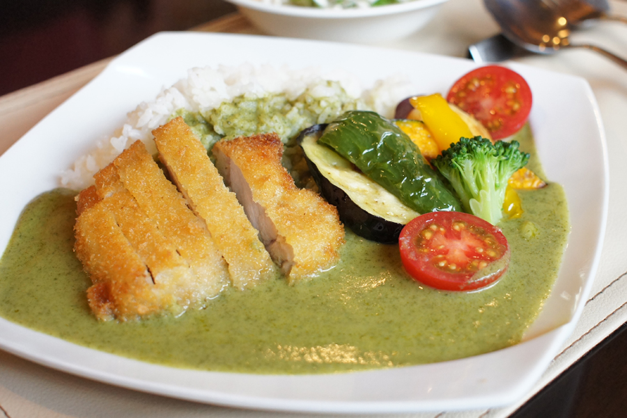 グリーンカツカレー