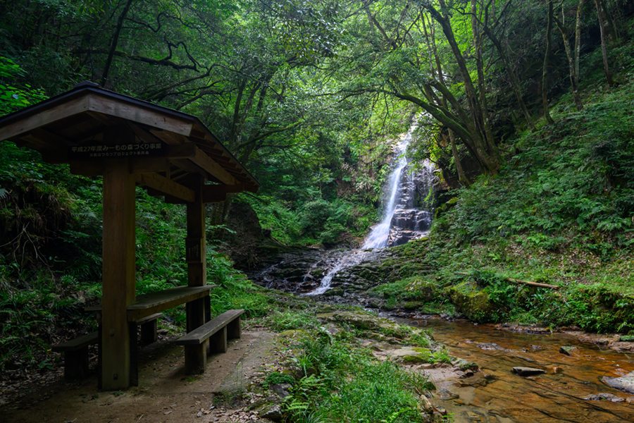 赤馬滝　滝見小屋