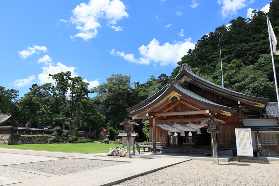 北島國造館の境内