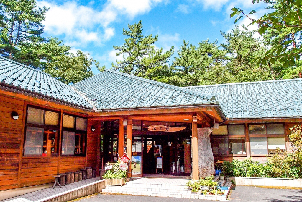 三瓶こもれびの広場 木工館