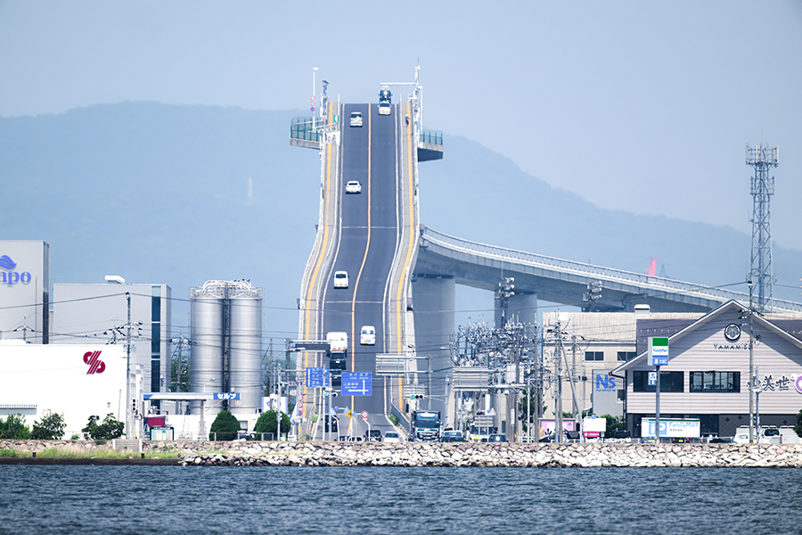 ベタ踏み坂（江島大橋）