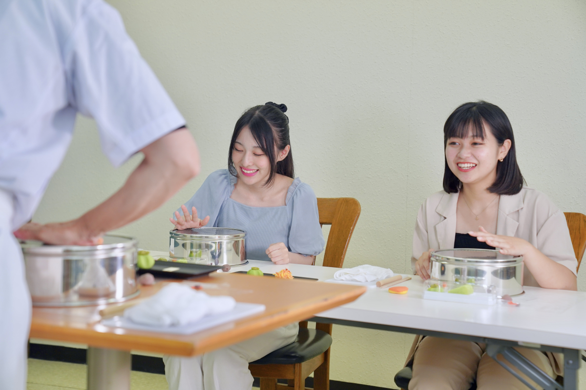 菓子老舗彩雲堂職人による和菓子づくり体験